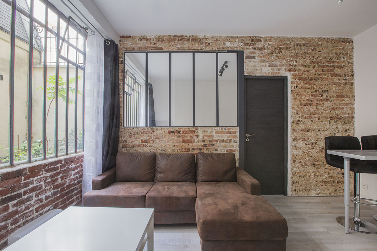 Furnished Parisian apartments with glazed partitions to inspire you