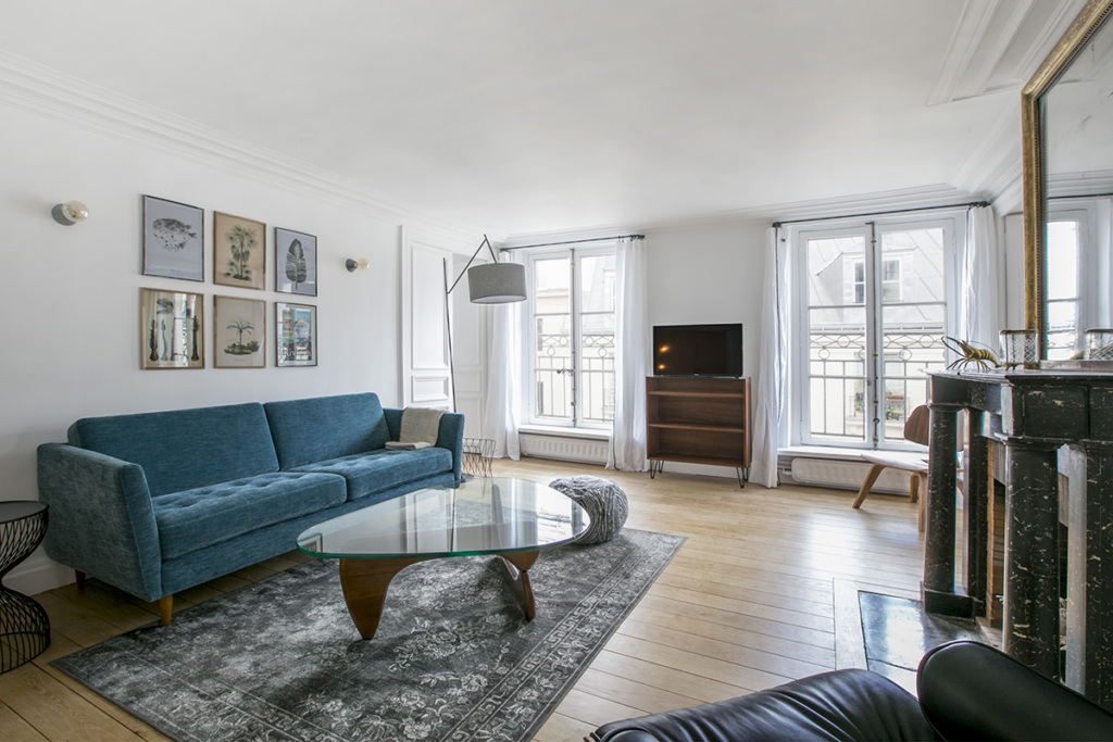 Makeover for a Parisian apartment: simplicity and style on rue Saint-Honoré