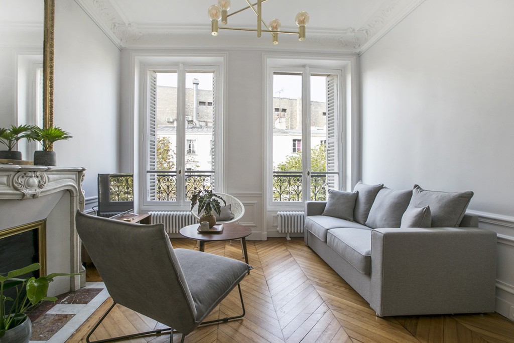 A furnished, extremely chic apartment in Haussmann style near Les Invalides