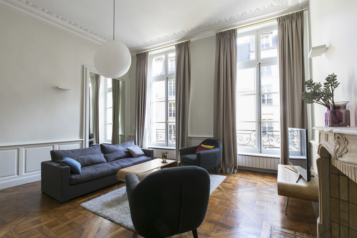 Rue du Faubourg Saint-Honore in 8th Arrondissement - Tours and