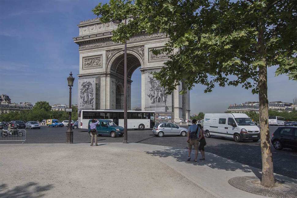 champs-elysees-1